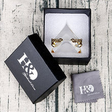 Load image into Gallery viewer, Pyramid Prism 2.4"- Meditation Crystals for Prosperity Positive Energy with Gold Stand