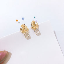 Load image into Gallery viewer, Tropical Elements Midsummer Leaf Earrings